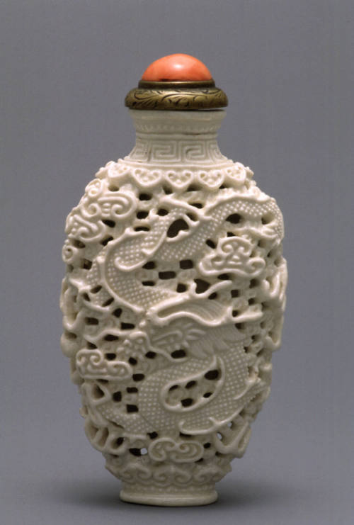 Snuff bottle