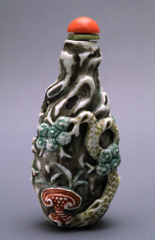 Snuff bottle