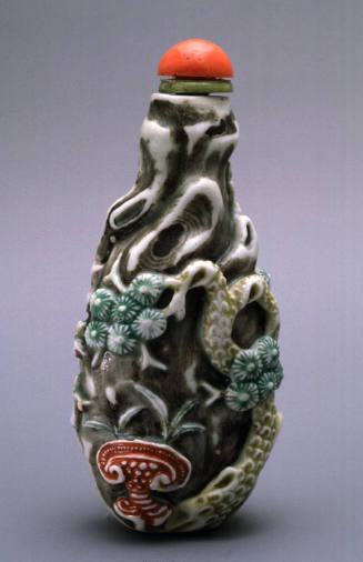 Snuff bottle