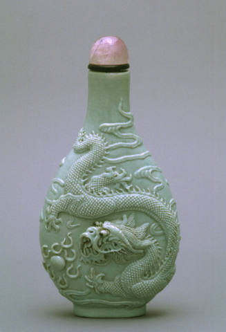 Snuff bottle