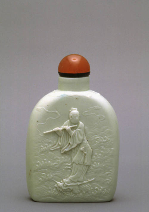 Snuff bottle