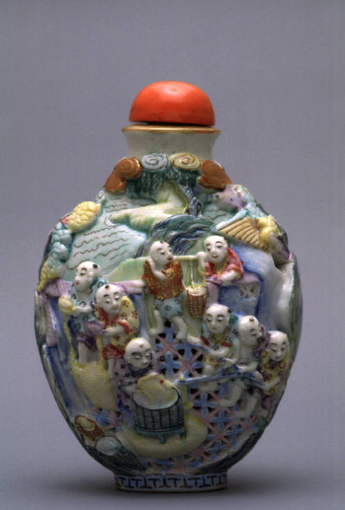 Snuff bottle