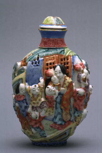 Snuff bottle