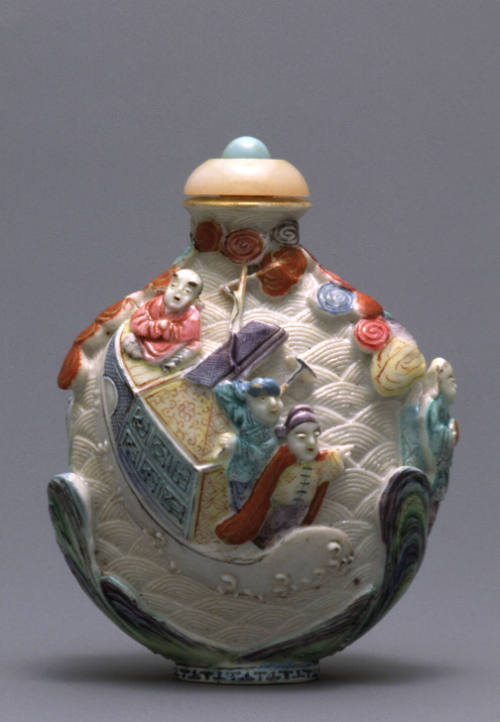 Snuff bottle