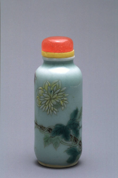 Snuff bottle