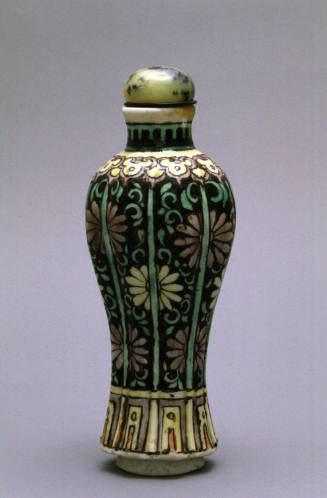 Snuff bottle