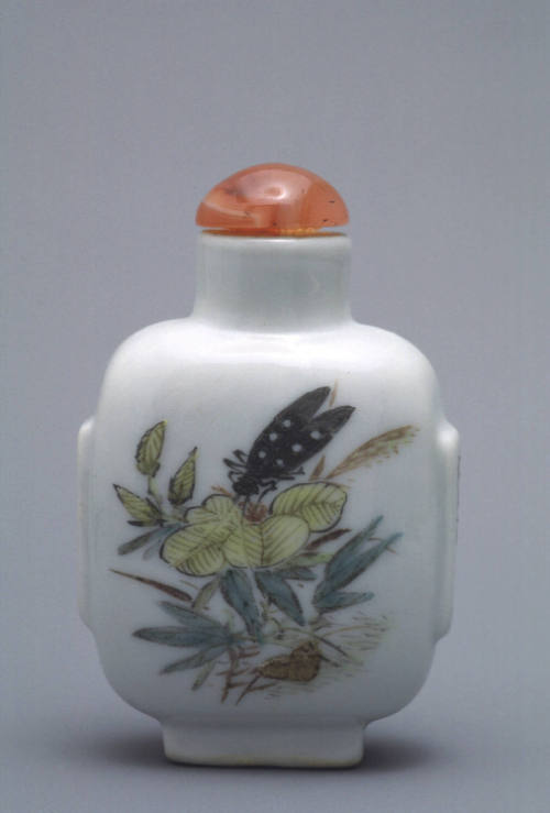 Snuff bottle