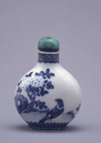 Snuff bottle