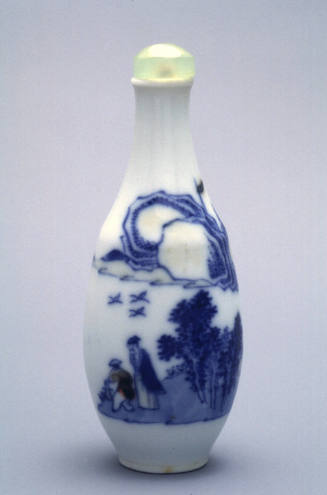 Snuff bottle