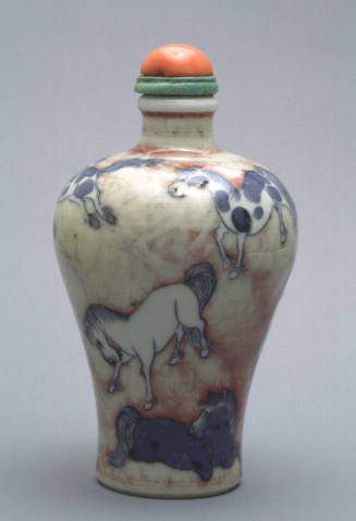 Snuff bottle