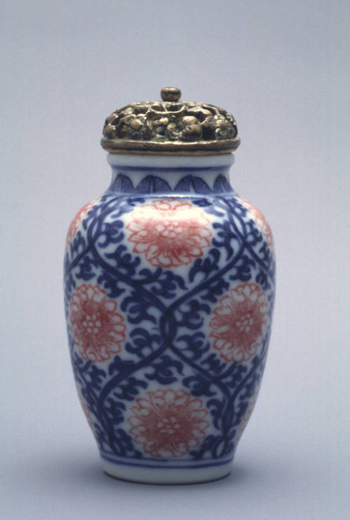 Snuff bottle