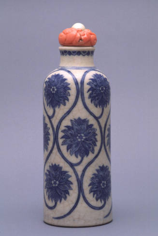 Snuff bottle