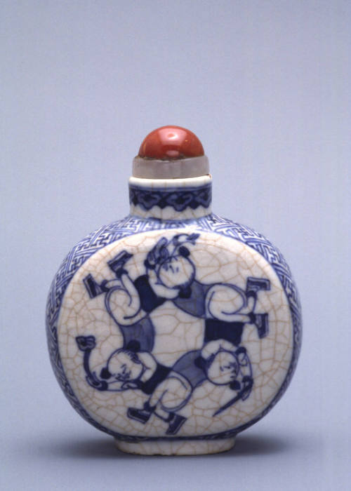 Snuff bottle