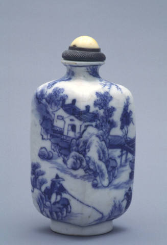 Snuff bottle