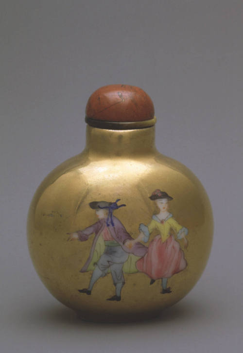 Snuff bottle with European couple