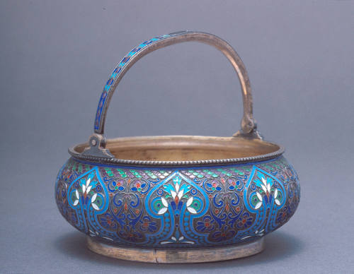 Sugar bowl with handle