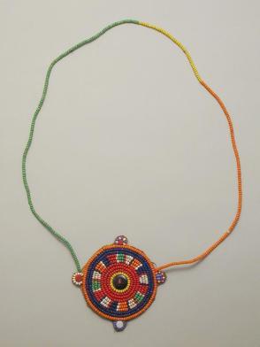 Medallion style necklace (Orkamishina)