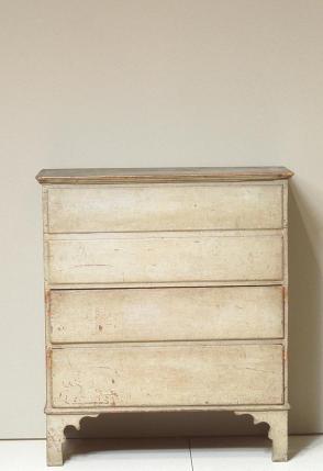 Chest over drawers