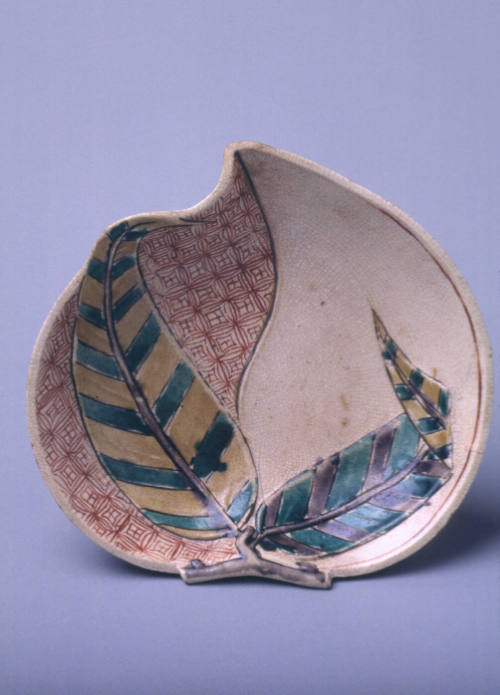 Peach-shaped dish