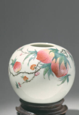 Vase:  Peaches