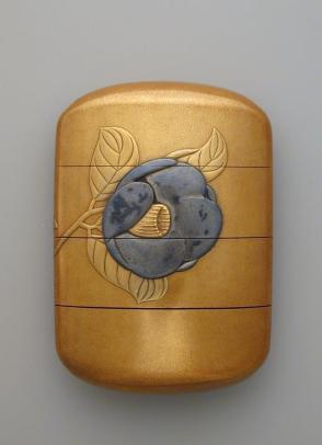 Inro: Gold lacquer with silver flower