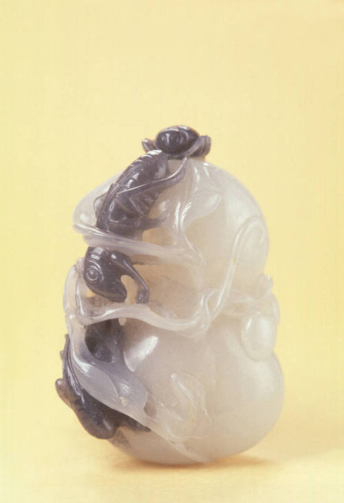 Snuff Bottle: Double gourd with grasshoppers