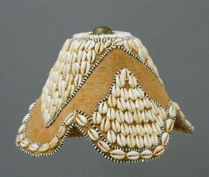 Kupash hat with circular brass knob