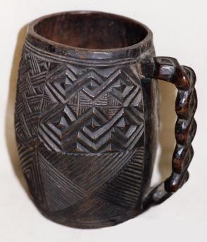 Palm wine cup formed as a mug