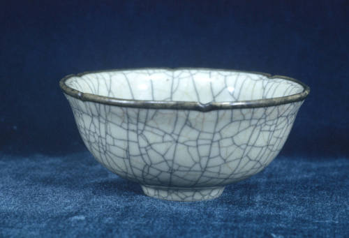 Gray crackled ware bowl