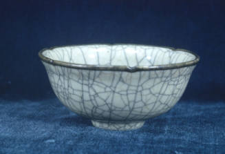 Gray crackled ware bowl