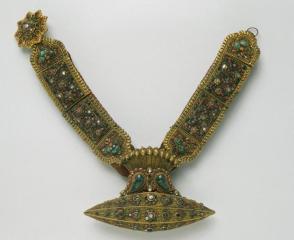 Tayo (Bride’s necklace with almond-shaped pendant)