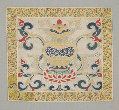 Eight Buddhist precious things, vase