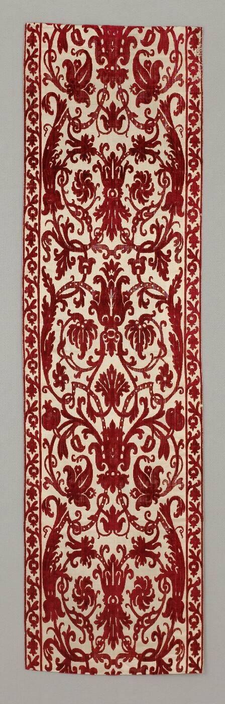 Hanging of Cisele velvet