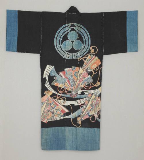 Kimono-shaped bedding (yogi)