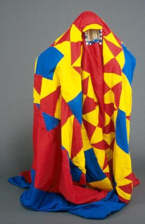 Egun Pasoda ("turning around cloth") Costume