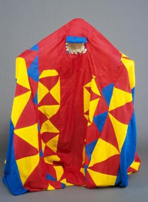Egun Pasoda ("turning around cloth") Costume
