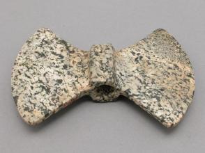 Bannerstone, bow-tie