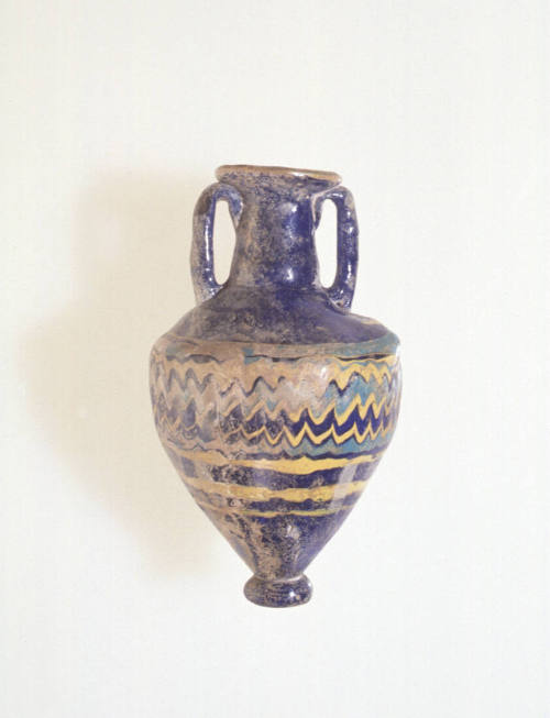 Cosmetic bottle