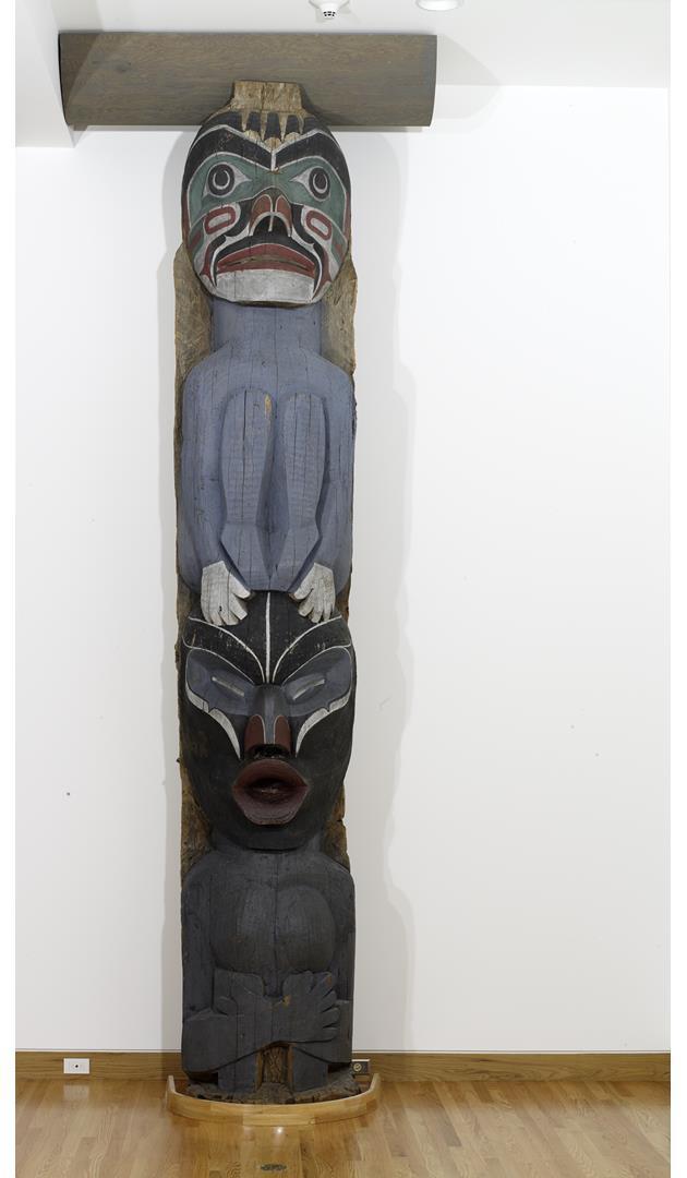 Dlam (interior housepost) depicting (upper) One Who