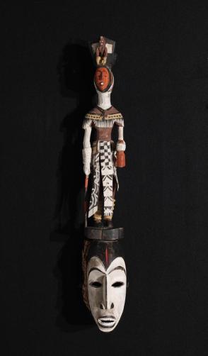 Mask with Njenje Figure