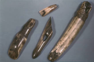 Harpoon spear point holder