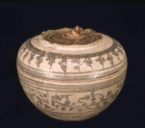 Round covered bowl