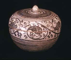 Round covered bowl