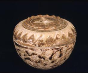 Round covered bowl