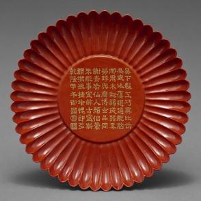 Plate in chrysanthemum shape
