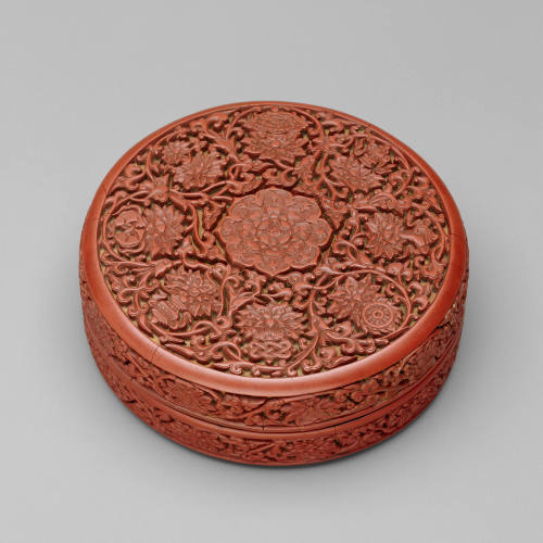 Box and cover with design of the Eight Buddhist Symbols