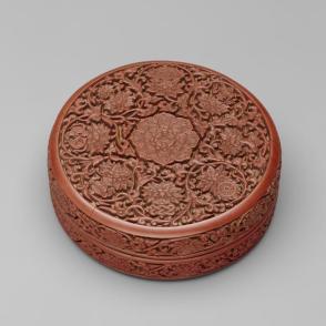 Box and cover with design of the Eight Buddhist Symbols