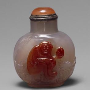 Snuff bottle with monkey holding a peach