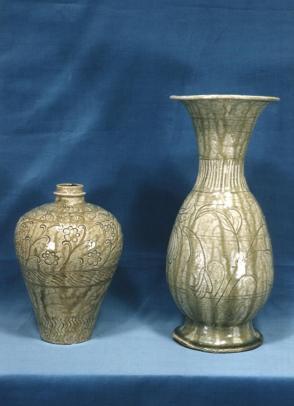 Seto vase:  stamped decoration