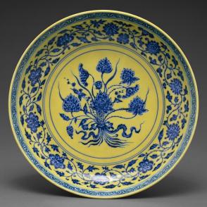Dish with bouquet of lotus and water plants